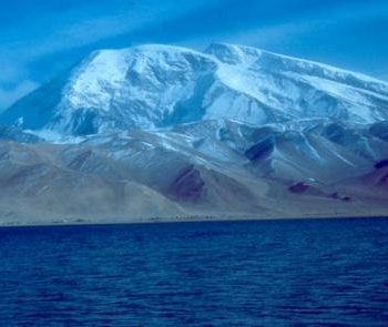 Karakul lake and Mastagh-Ata
